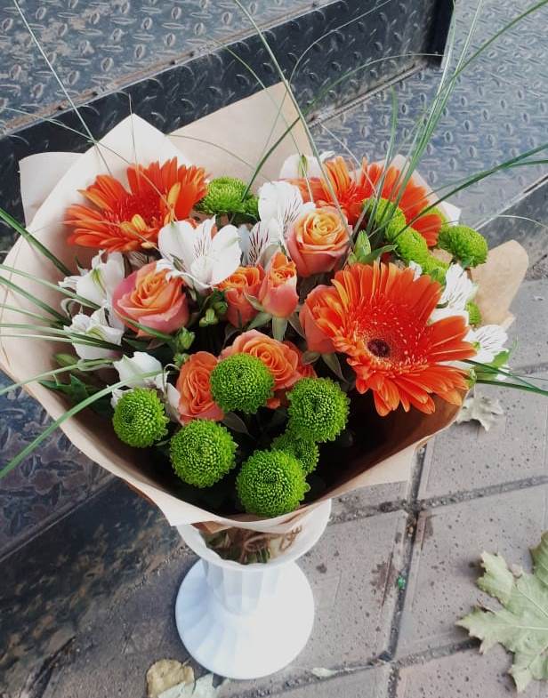 Букет цветов из: Герберы, Хризантемы, Альстромерии и Розы в Дубовом