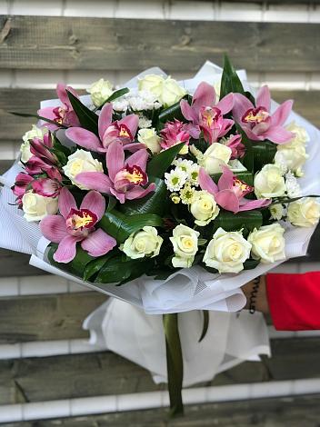 Букет цветов из: Розы и Хризантемы в Дубовом