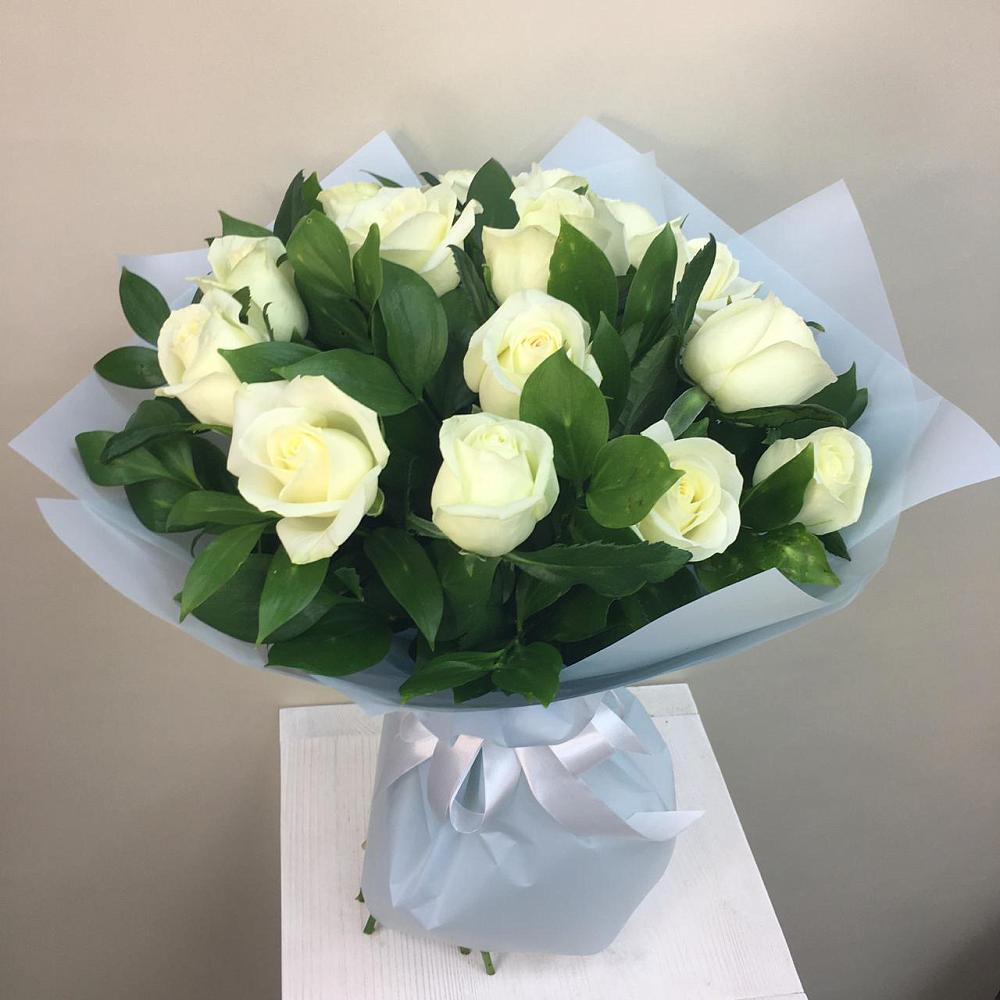 Букет 15 Белых роз Проуд в Дубовом