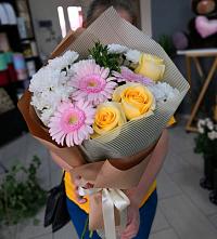 Букет цветов из:  Герберы, Розы и Хризантемы в Дубовом