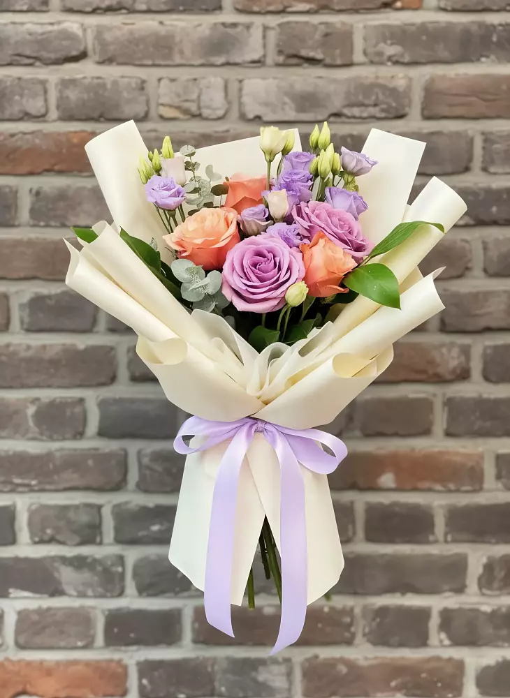 Букет цветов из: Лизиантусы и Розы в Дубовом