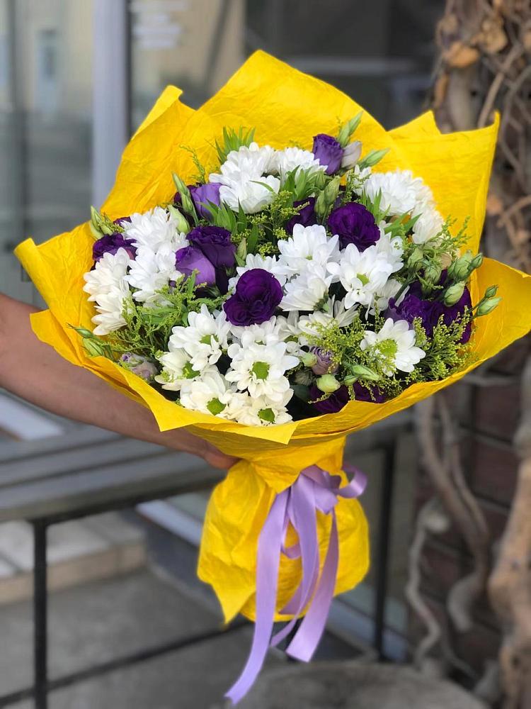 Букет цветов из: Ирисы, Хризантемы и Ромашки в Дубовом