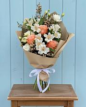 Букет цветов из:  Альстромерии, Лизиантусы, Розы и Хризантемы в Дубовом
