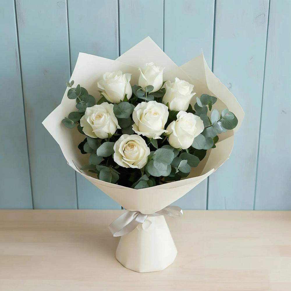 Букет Белые розы в Эвкалипте в Дубовом