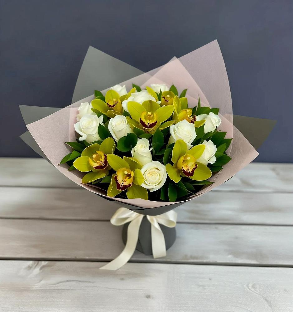 Букет цветов из: Орхидеи и Розы в Дубовом