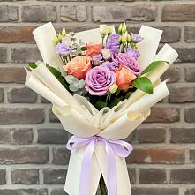 Букет цветов из:  Лизиантусы и Розы в Дубовом