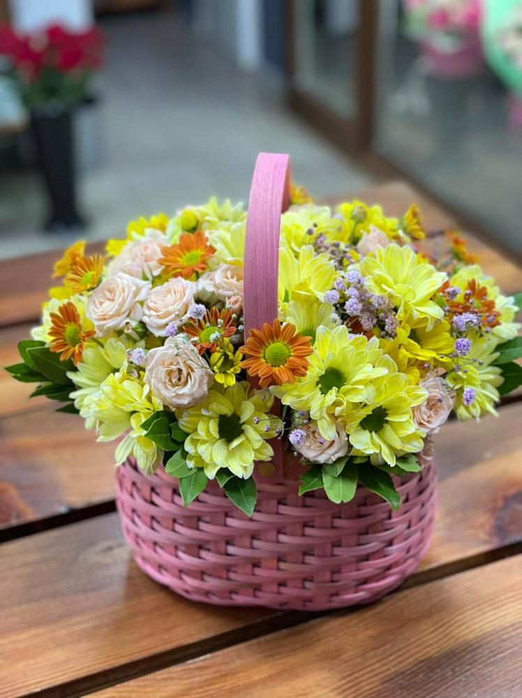 Цветочная композиция из Хризантемы и Розы в корзине в Дубовом