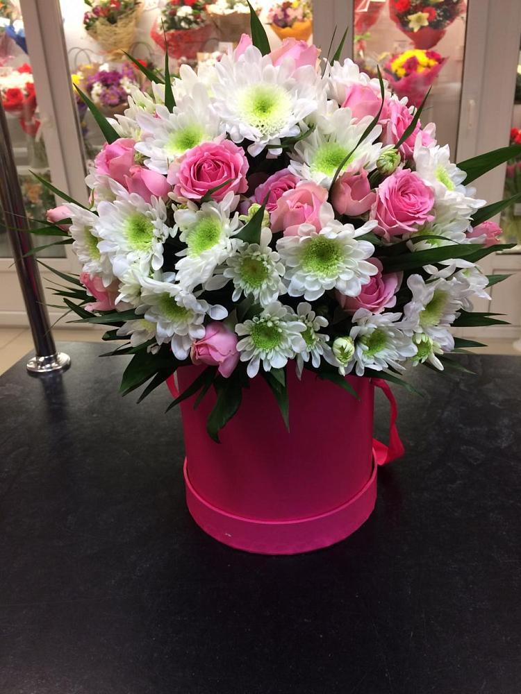 Цветочная композиция из Розы и Хризантемы в шляпной коробке в Дубовом