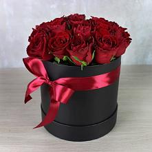 Цветочная композиция из Розы в шляпной коробке в Дубовом