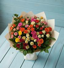 Букет Микс из разноцветных кустовых роз в Дубовом