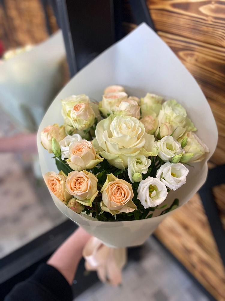 Букет цветов из: Розы и Лизиантусы в Дубовом